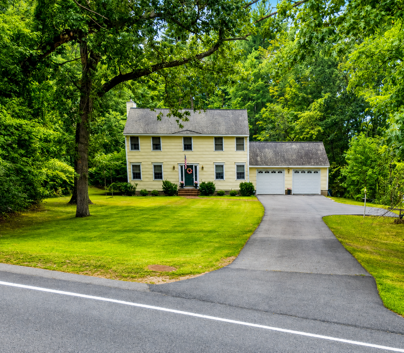 1993 single-family home in Tyngsborough MA upgraded with Bosch dual-fuel heat pump and furnace